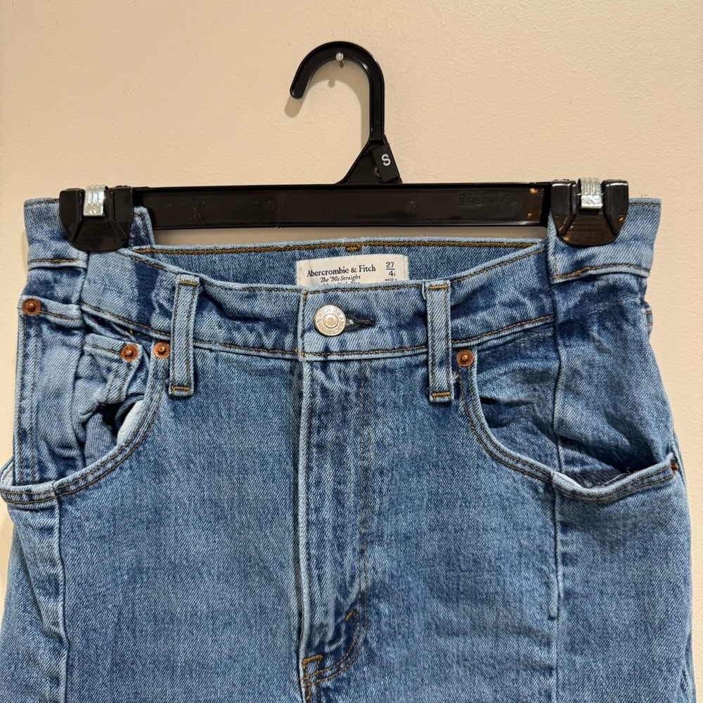 Abercrombie & Fitch The 90s Straight Ultra High Rise Jeans Light Wash Size 27/4R - Picture 4 of 13